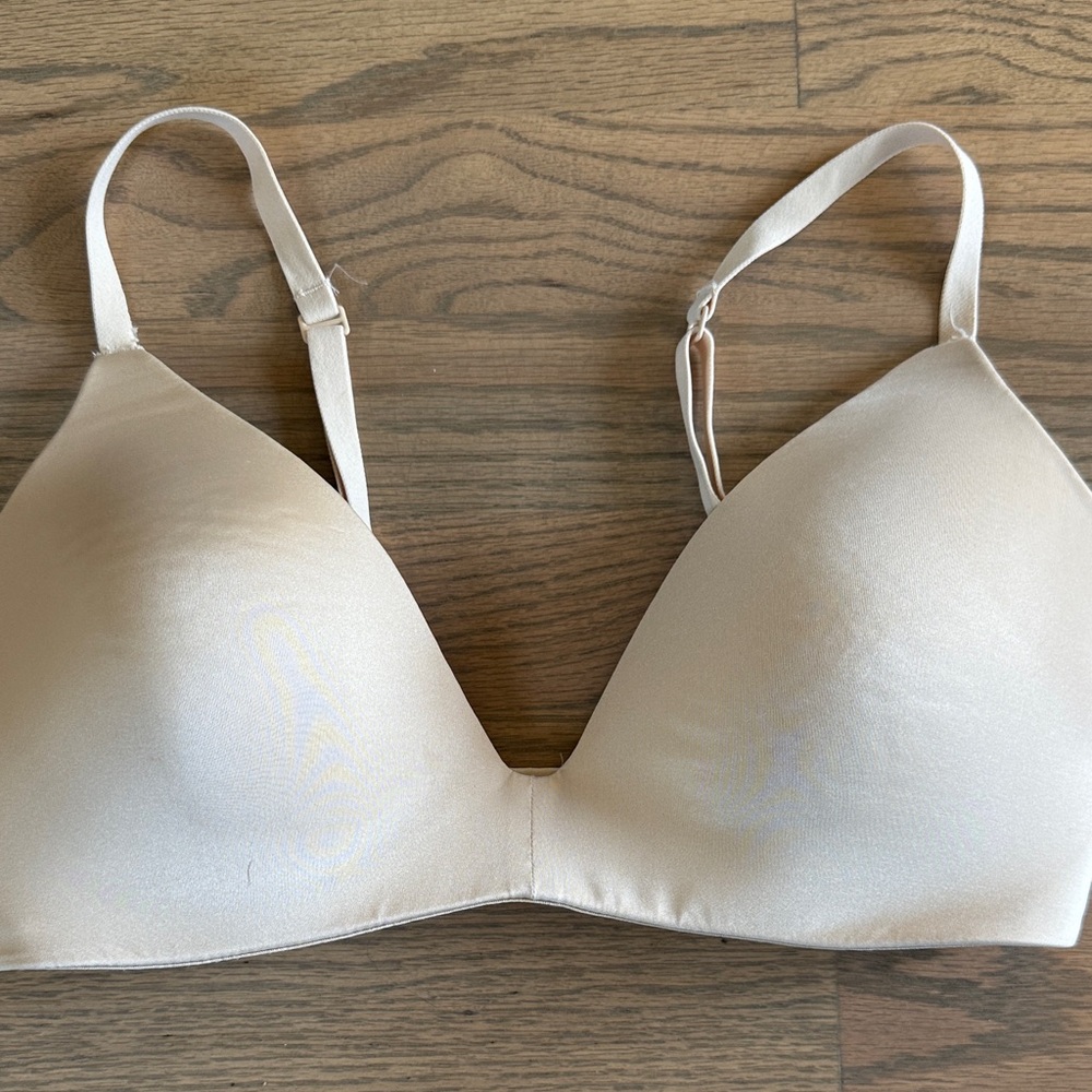 Skims Wireless Form T Shirt Bra
